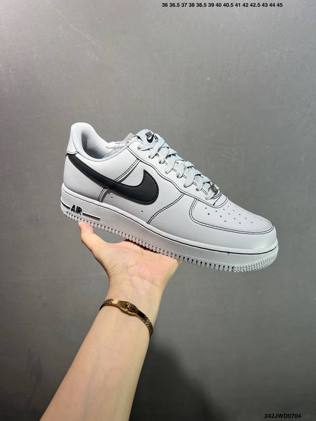 Company-level Air Force 1 '07 Low Original last and original cardboard to creat