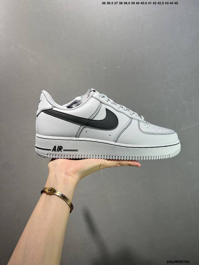 Company-level Air Force 1 '07 Low The original last and original cardboard creat