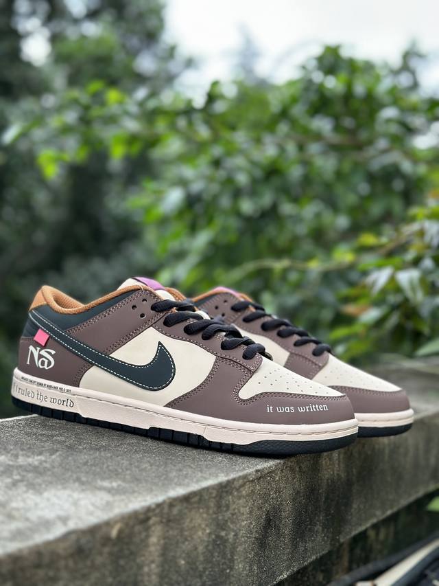 Welfare special price original price 360 Nike Sb Dunk Low black and brown color