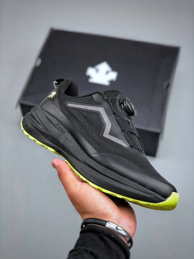 L Descente lightweight cushioning and breathable upper fashionable casual sports