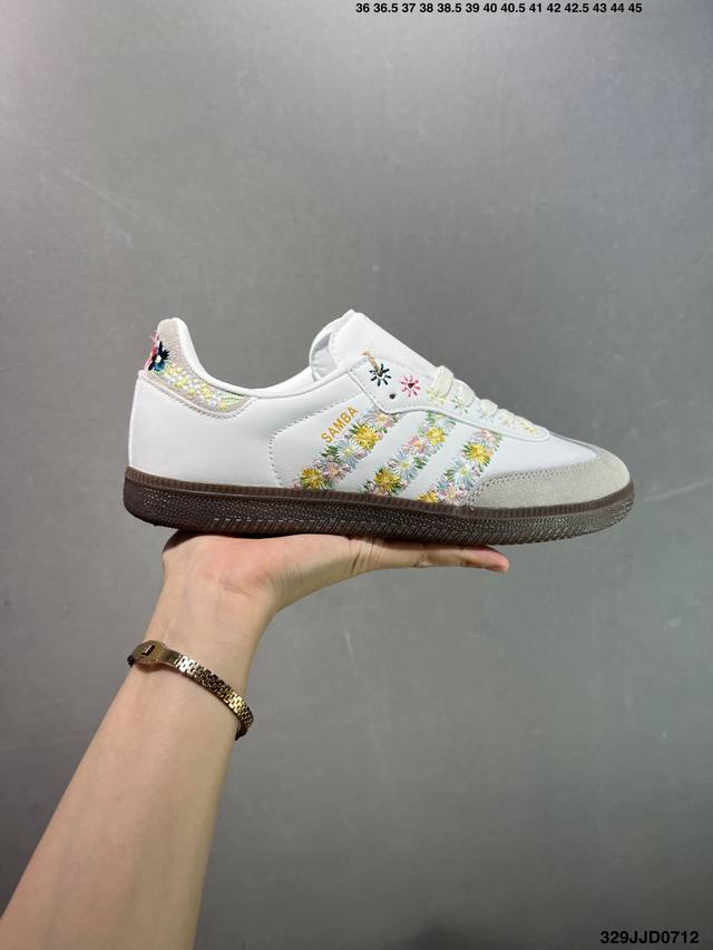 Ad Original Samba Og Retro Classic Light Sneaker Jr8841 This Samba showcases qua
