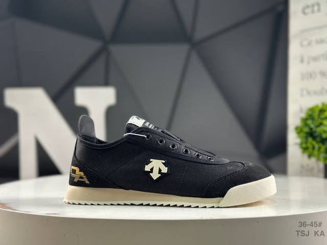 Descente Chron retro sports slip-on canvas shoes. Breathable casual shoes. Easy