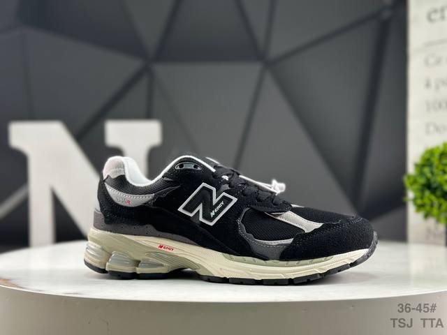 features a genuine label and a half-size Nb. The shoe inherits the classic techn