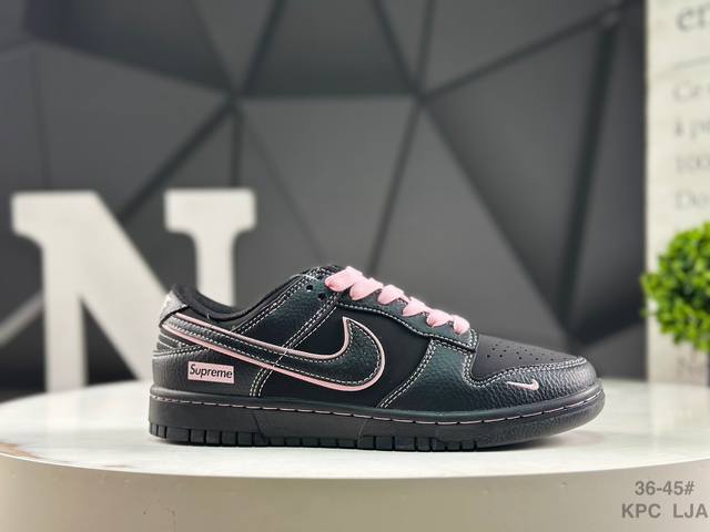 Nike Dunk Low Sneakers, a classic and versatile casual sneaker from the Sb serie