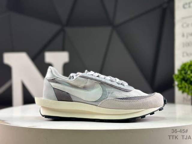 Nike Sacai XN Ldwaffle "Midnight Spruce And University Red" Waffle 2.0. This bla