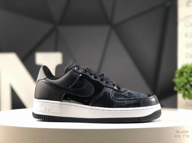 Authentic label with half size Nike Air Force 1 Low "Original last and cardboard