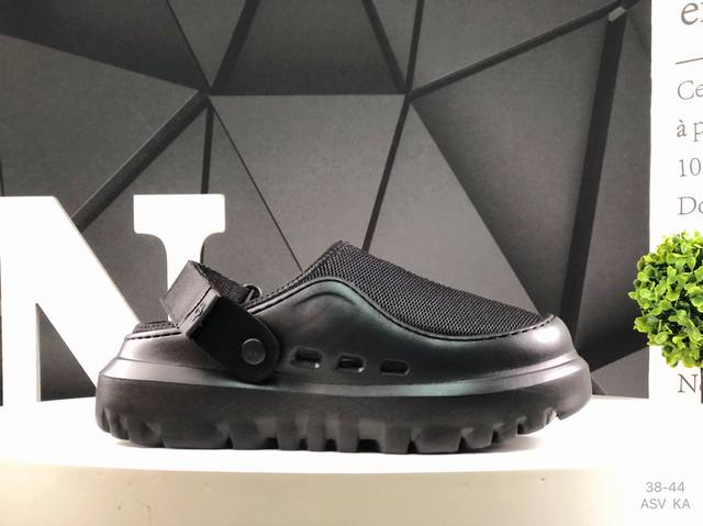 Ugg's new summer Snow Answer Skta shoes are classic, simple, comfortable, versat