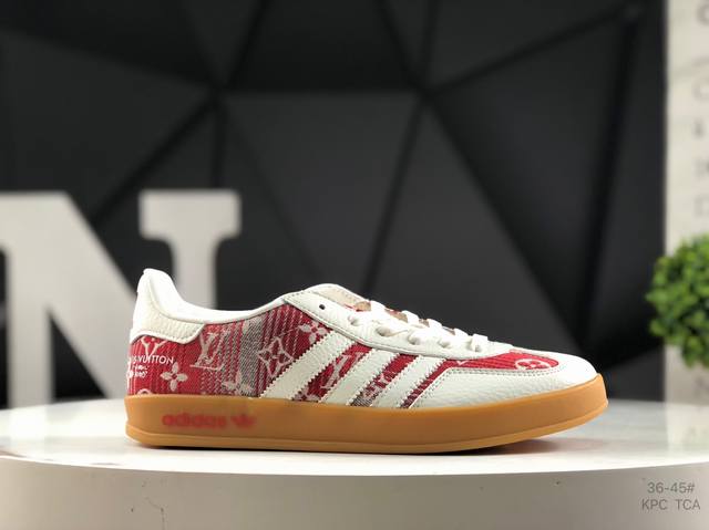 adidas Samba Og Samba Dexun sneakers feature a 3D Samba gold-stamped logo. Diffe
