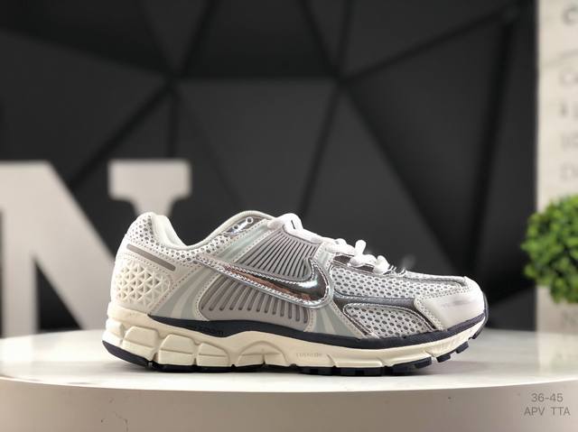 Nike Zoom Vomero 5 Sp retro-inspired mesh breathable sneakers. Early access edit