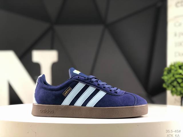 Authentic label with half-size Adidas Vl Court Classic. A versatile low-top snea
