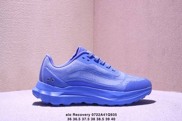 Alo Recovery Modeyoga. This shoe is worn by Yi Mengling, Jisoo, and other celebr