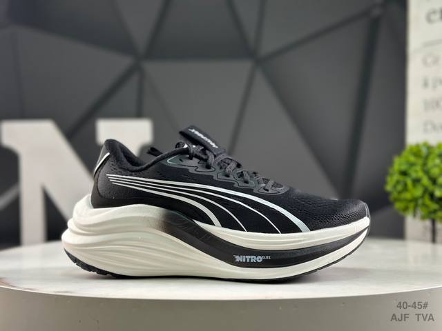 Corporate-level half-size Puma Race To Beat The Elite low-top professional off-r