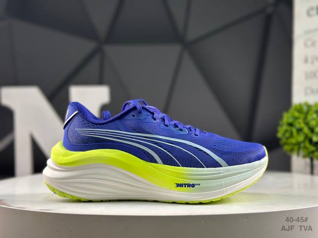 Corporate-level half-size Puma Race To Beat The Elite low-top professional off-r