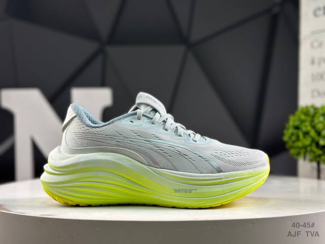 Corporate-level half-size Puma Race To Beat The Elite low-top professional off-r