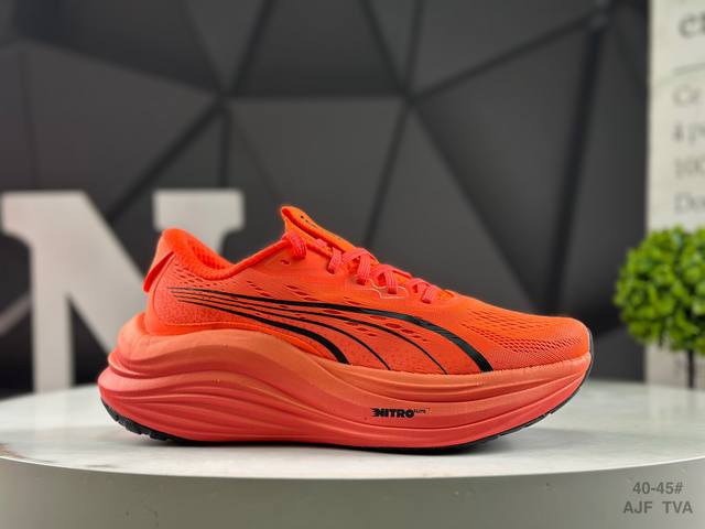 Corporate-level half-size Puma Race To Beat The Elite low-top professional off-r