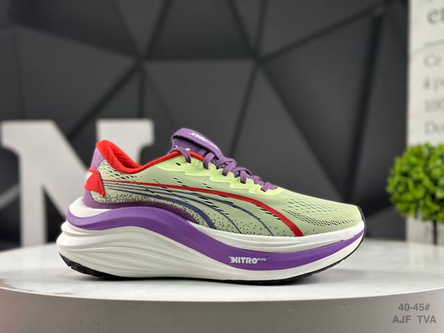 Corporate-level half-size Puma Race To Beat The Elite low-top professional off-r