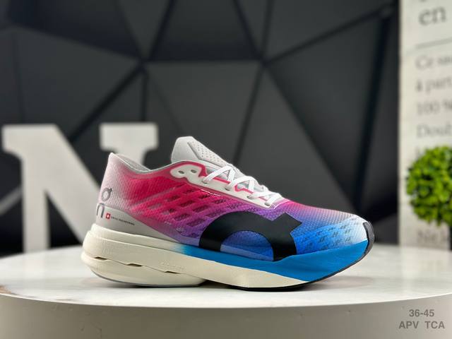 On the Cloud Boom Strike lightweight sports casual shoes! They're very comfortab
