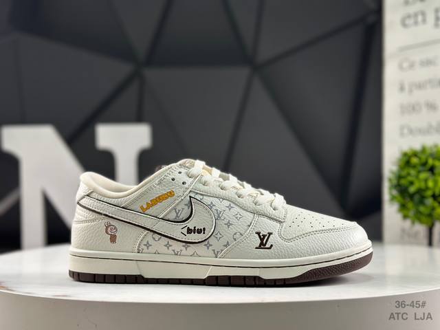 Nike SB Dunk Low. Highly recommended. Made from genuine, top-grain materials. Ex