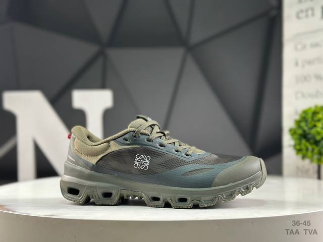 On the Loewe Cloudventure 2 lightweight sports casual shoes! They are very comfo