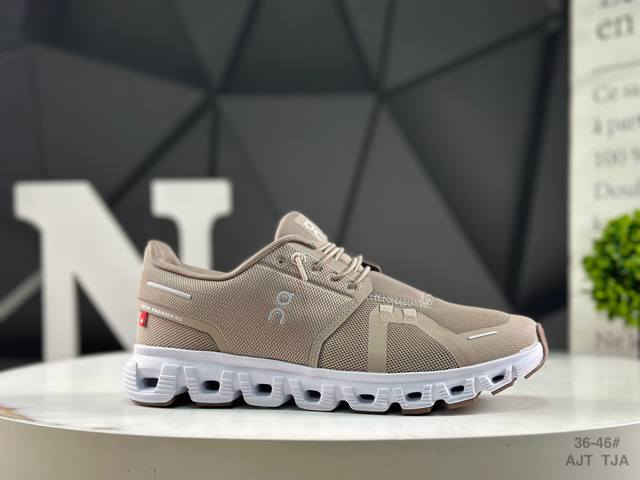 On the Cloud 6 lightweight sports casual shoes! The foot feel is very comfortabl