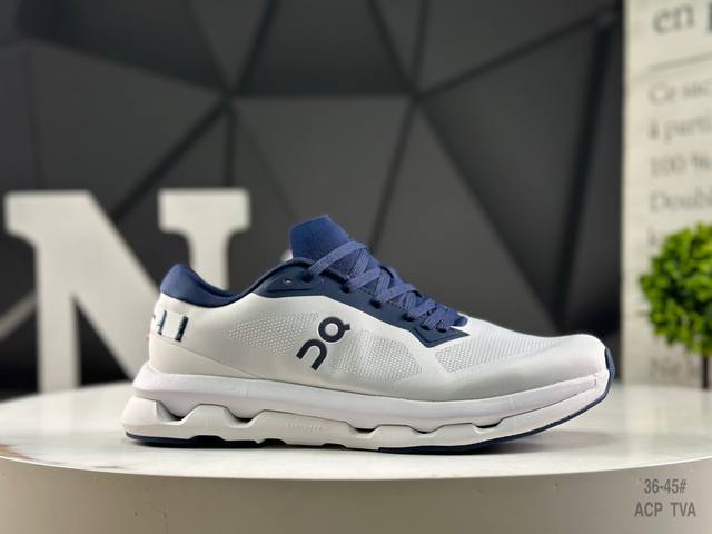 On the Cloud 6 lightweight sports casual shoes! They're very comfortable, with a