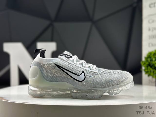 Nike Air Vapormax Fk Full-Length Cushioned Running Shoes. These fashionable men'