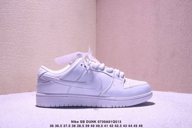Nike NKS B Dunk Low PRM perfectly reproduces the details of the upper, combining