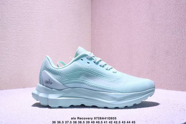 Alo Recovery Modeyoga. This shoe is worn by Yi Mengling, Jisoo, and other celebr