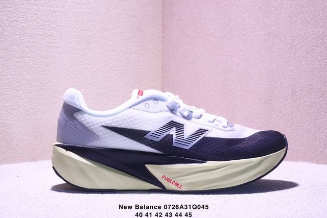 New Balance Fuelcell Supercomp Trainer V2. This ultra-lightweight, low-top, casu