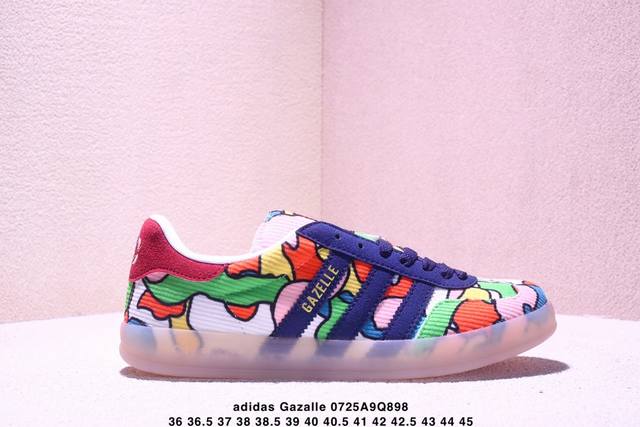 Authentic Adidas x Gucci collaboration features the Trefoil logo and iconic thre