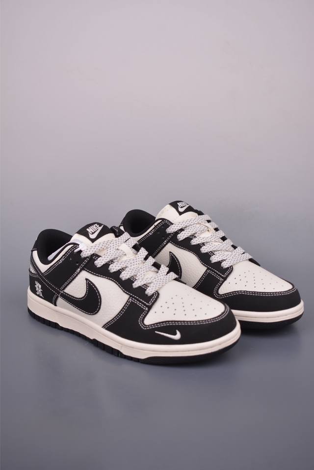 Nike SB Dunk Low in black and white. Highly recommended. Made from genuine top-l
