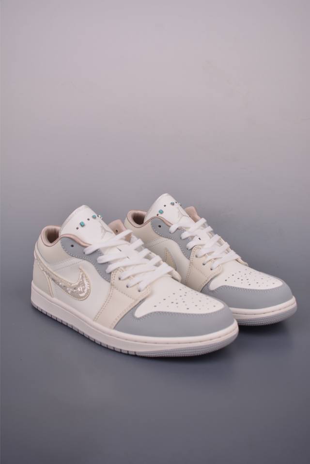 the original bare-shoe-grade Air Jordan 1 Low Haze Pearl Pure Original Series, t