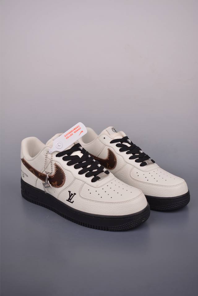 Nike Air Force 1 Low Lv co-branded original last and cardboard to create a pure