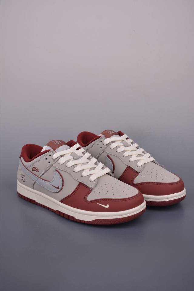 Nike SB Dunk Low Gucci collaboration, pure original material from a leading manu