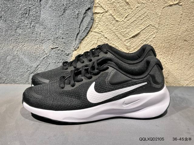 Nike Revolution 7 Breathable Low-Top Running Shoes combine a swift look with a s