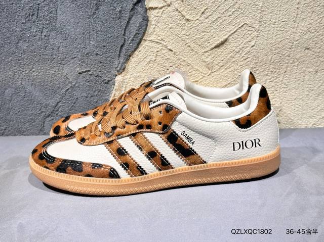 Adidas Samba Og Samba Dexun sneakers with a 3D Samba gold-stamped logo. Differen