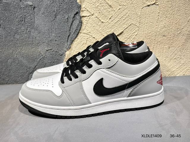 New product launch photos of the Air Jordan 1 Low Blue Lemon Aj1 Jordan 1 genera