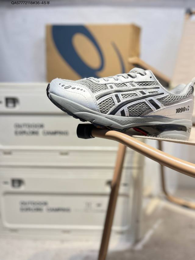 Asics Gel-1090V2 Asics classic running shoes are now popular with functional and
