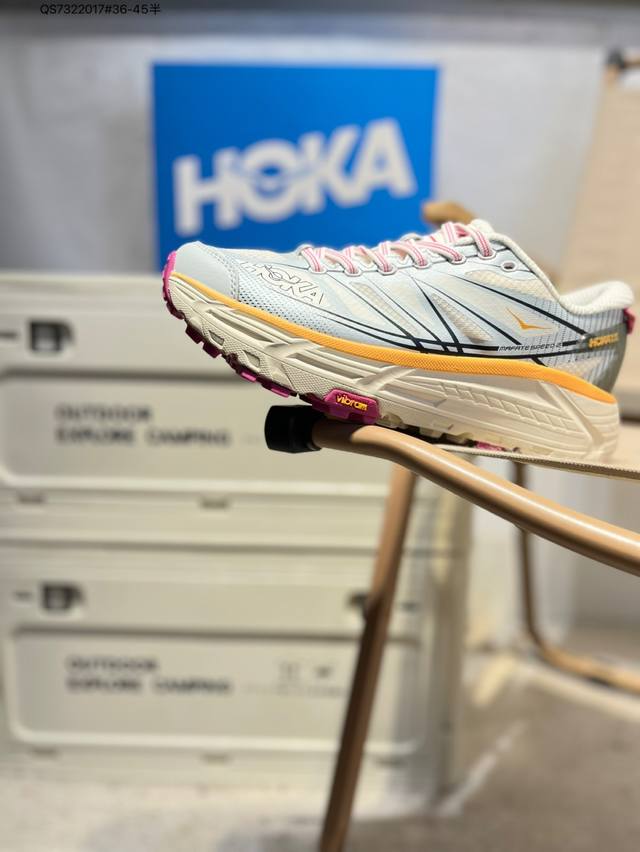 uses a hot-melt breathable mesh upper material, lightweight materials, and an ul