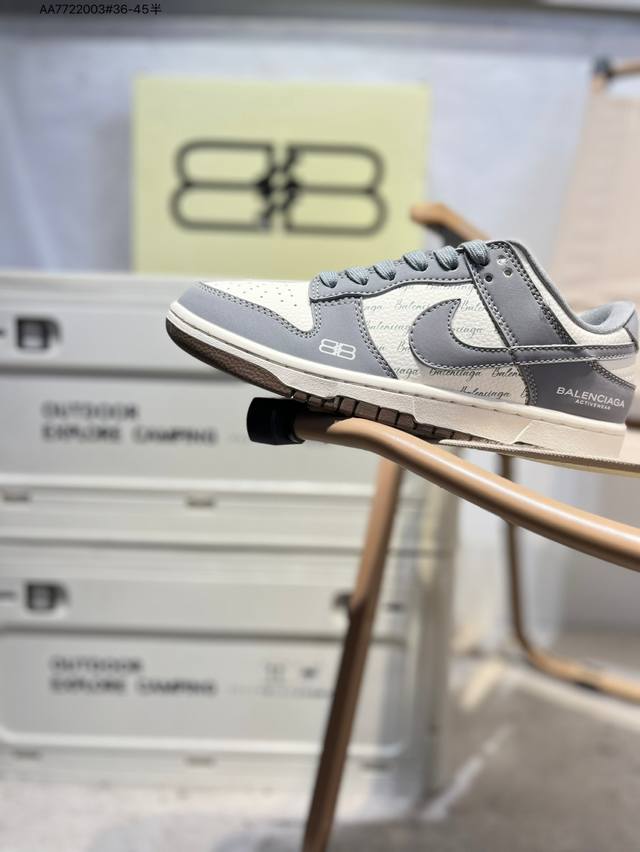 Nike SB Dunk Low, a highly recommended new colorway from a leading manufacturer.
