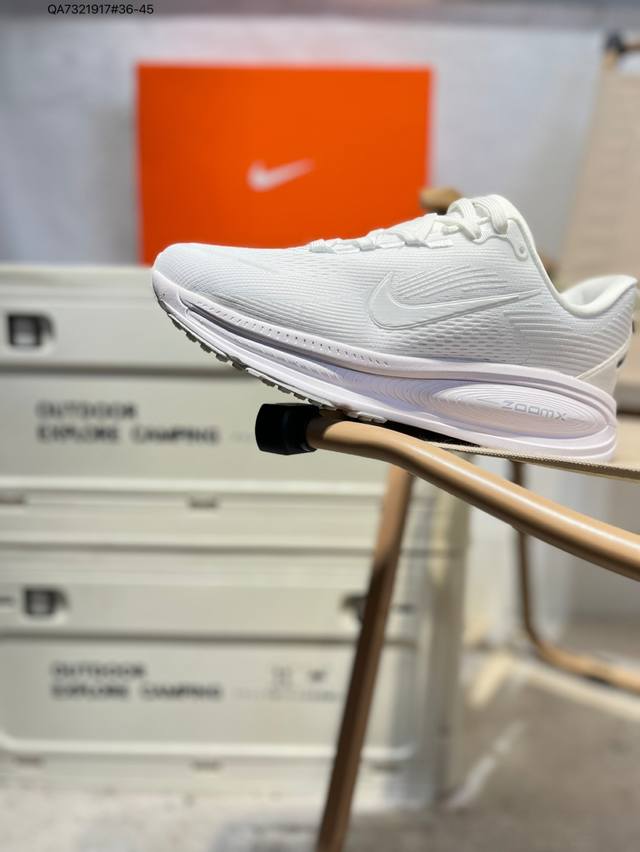 Nk Air Zoom Vomero 18 lightweight and comfortable road running shoes offer a sof