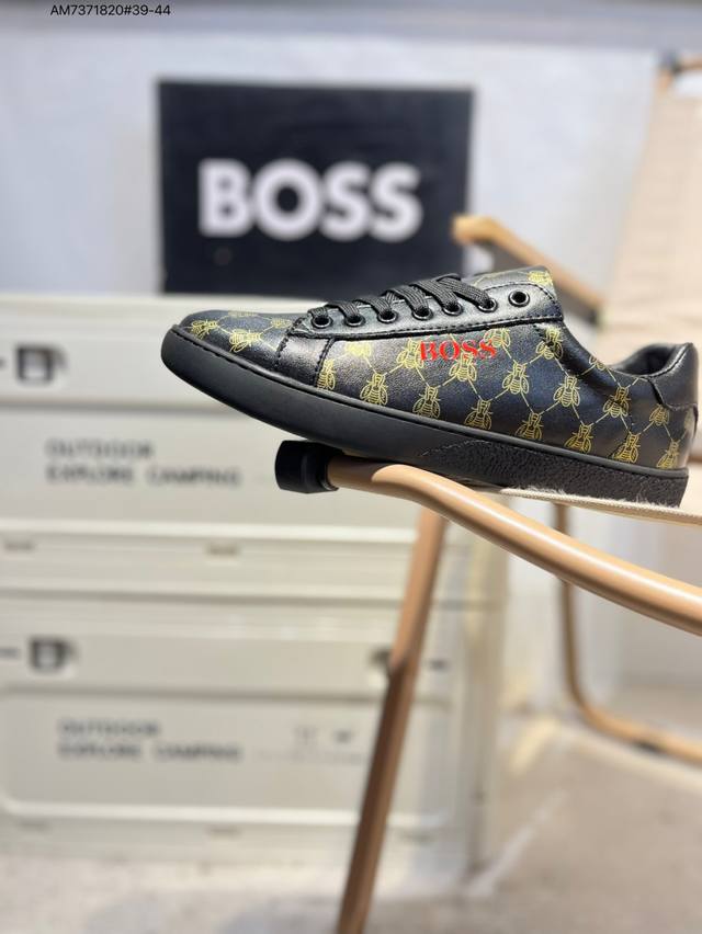 Boss Hugo Boss stamped version. New from the German high-end brand, shipped simu