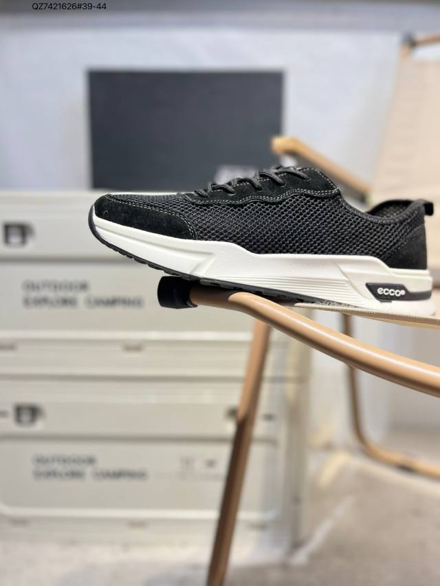 Ecco men's shoes are lightweight, breathable, comfortable, durable, and skin-fri