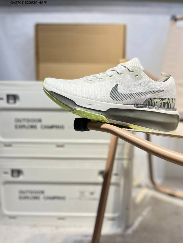 uses exposed Flyknit flying woven fabric upper material Equipped with Zoomx ligh