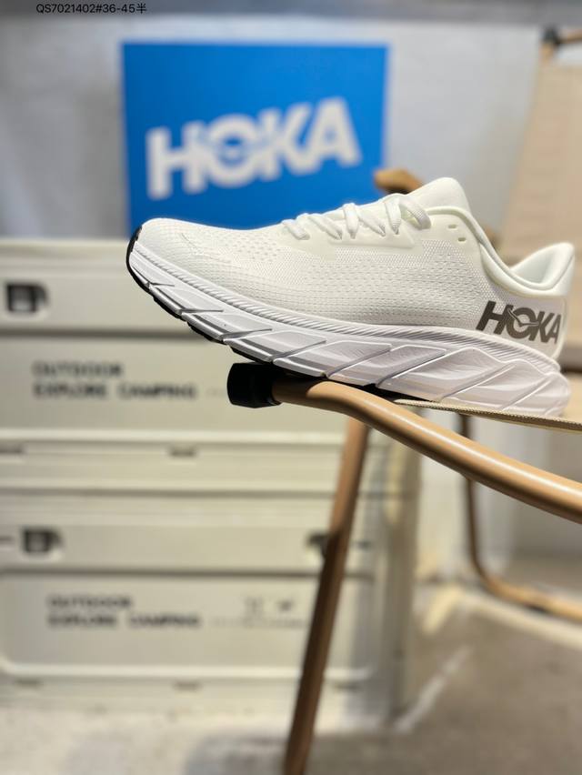 Hoka One One M Arahi 7 low-top professional trail running shoes first look. Comp