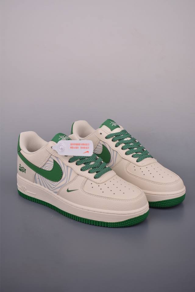 Nike Air Force 1 Low Stussy collaboration, original last and cardboard for a pur