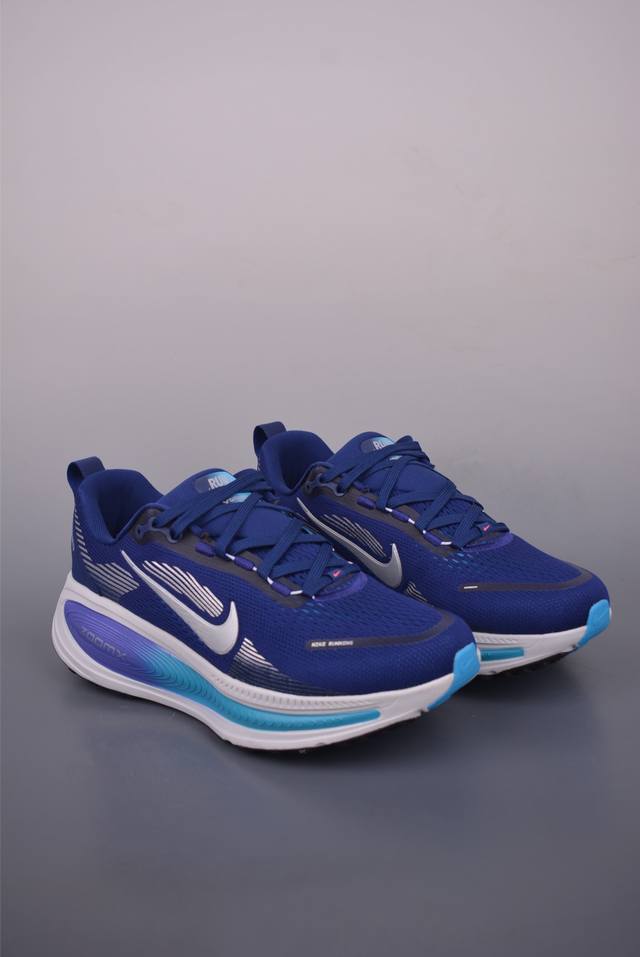 Nike Air Zoom Vomero 18, a running shoe developed with advanced technology, dist