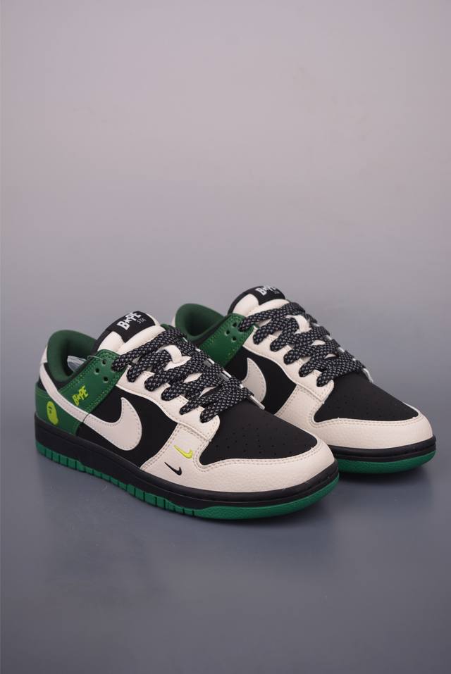 Nike SB Dunk Low Ape Head collaboration. Highly recommended. Made of genuine top