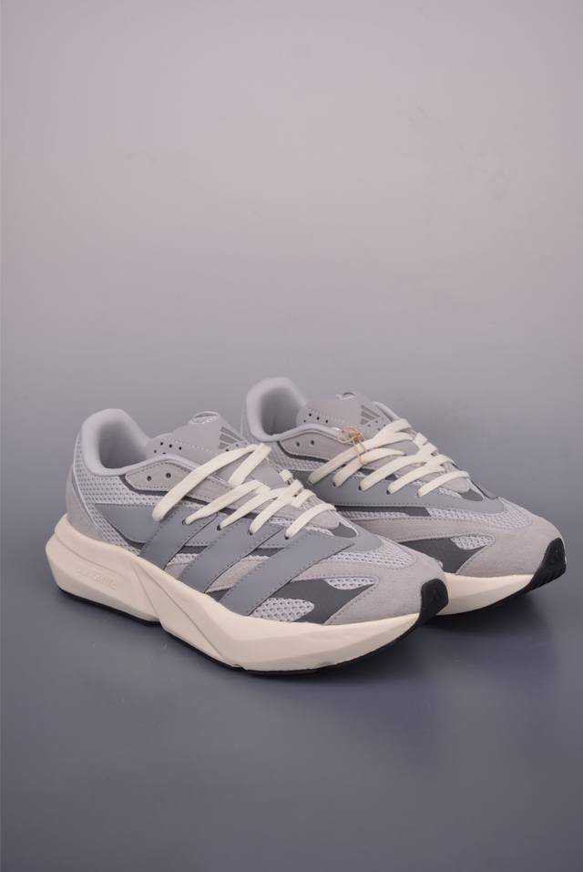 Adidas Lightblaze breathable running shoes. Made of suede and mesh, this origina