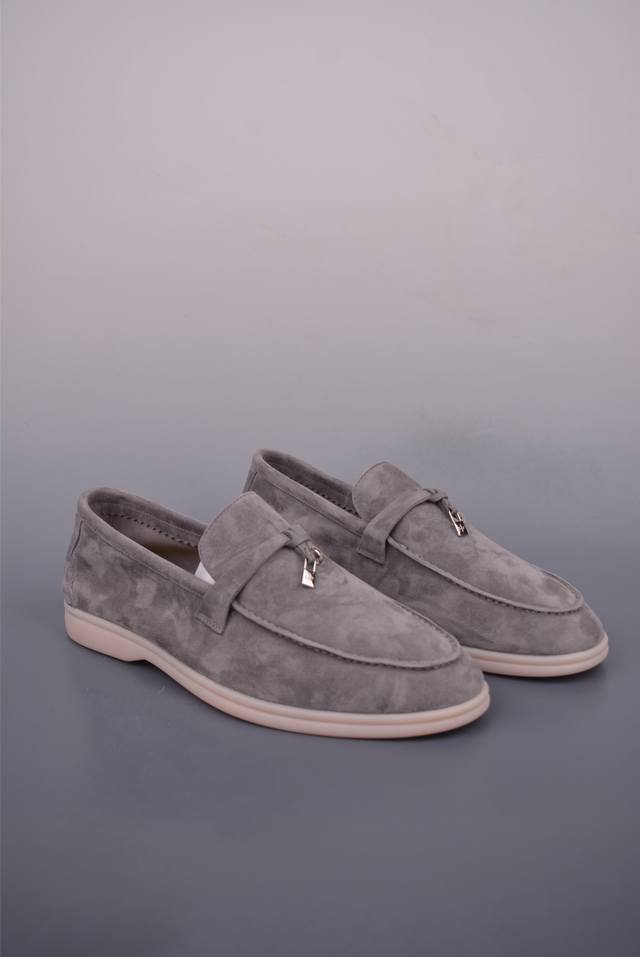 Brunello Cucinelli calfskin slip-on round-toe loafers. Made in Guangdong, this w